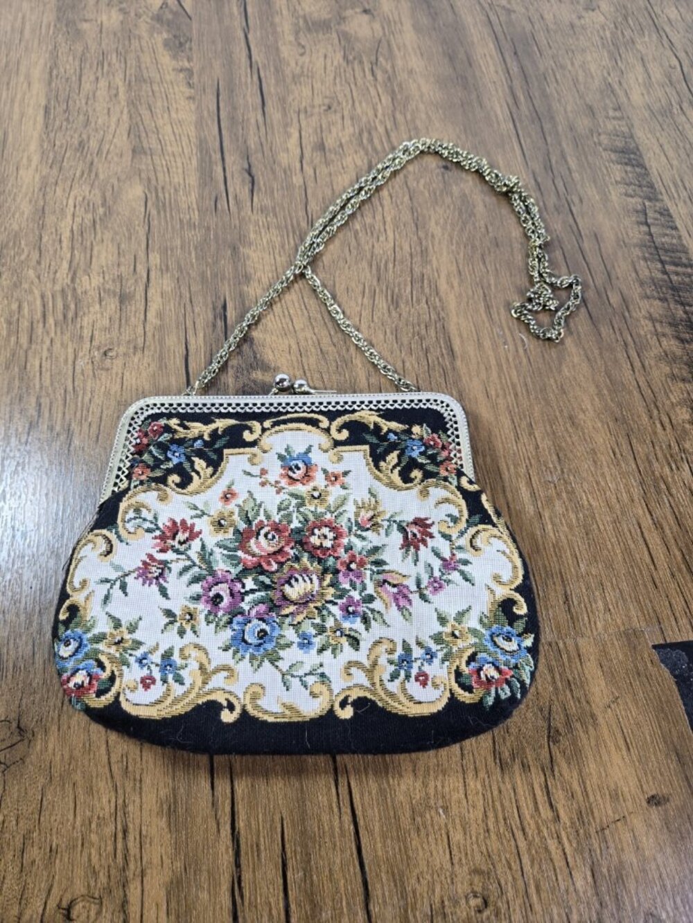 Vtg 70s Walborg Needlepoint STYLE Kisslock Metal Chain Purse Cottagecore